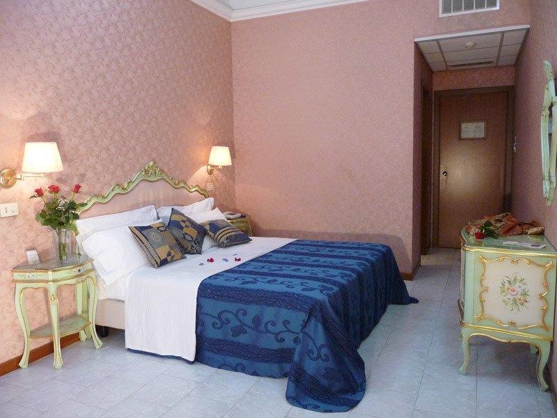 Hotel Romulus Oda fotoğraf