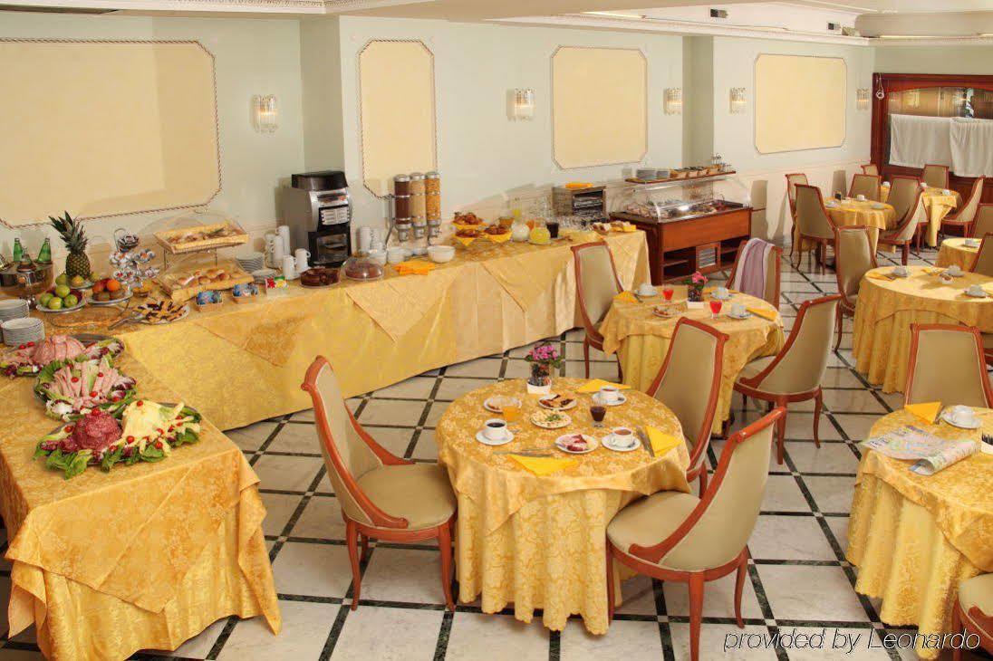 Hotel Romulus Restoran fotoğraf